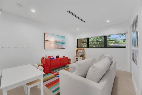Casa en venta en Coral Gables, Florida, 5 dormitorios, 268.3 m2 № 1938639 - foto 14