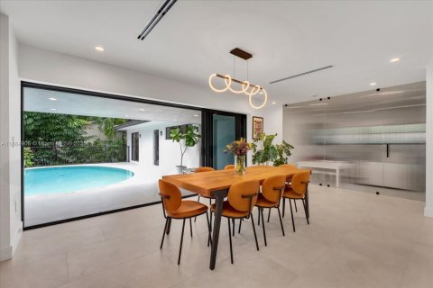 Casa en venta en Coral Gables, Florida, 5 dormitorios, 268.3 m2 № 1938639 - foto 25