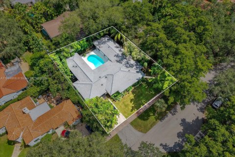 Casa en venta en Coral Gables, Florida, 5 dormitorios, 268.3 m2 № 1938639 - foto 30