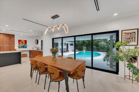 Casa en venta en Coral Gables, Florida, 5 dormitorios, 268.3 m2 № 1938639 - foto 12