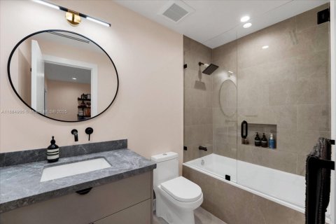 Casa en venta en Coral Gables, Florida, 5 dormitorios, 268.3 m2 № 1938639 - foto 22