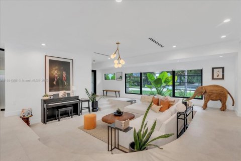 Casa en venta en Coral Gables, Florida, 5 dormitorios, 268.3 m2 № 1938639 - foto 9