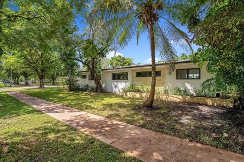 Casa en venta en Coral Gables, Florida, 5 dormitorios, 268.3 m2 № 1938639 - foto 28