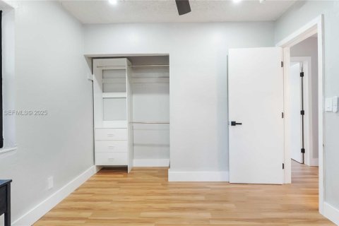 House in Fort Lauderdale, Florida 4 bedrooms, 123.84 sq.m. № 1989956 - photo 15