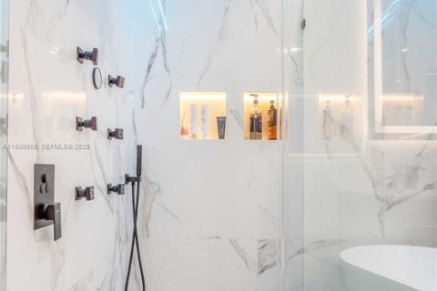 House in Fort Lauderdale, Florida 4 bedrooms, 123.84 sq.m. № 1989956 - photo 26