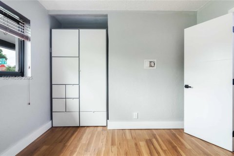 House in Fort Lauderdale, Florida 4 bedrooms, 123.84 sq.m. № 1989956 - photo 10