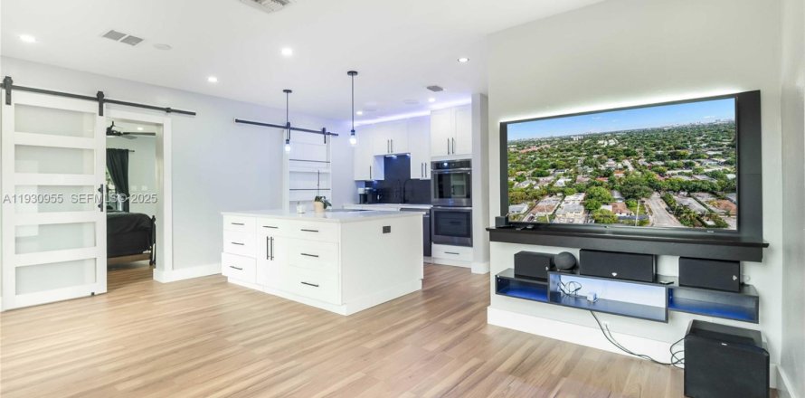 House in Fort Lauderdale, Florida 4 bedrooms, 123.84 sq.m. № 1989956