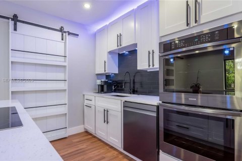 House in Fort Lauderdale, Florida 4 bedrooms, 123.84 sq.m. № 1989956 - photo 30