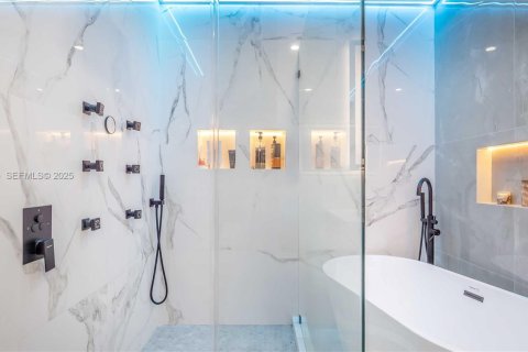 House in Fort Lauderdale, Florida 4 bedrooms, 123.84 sq.m. № 1989956 - photo 25