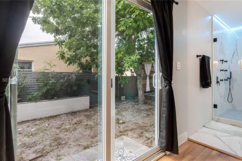 House in Fort Lauderdale, Florida 4 bedrooms, 123.84 sq.m. № 1989956 - photo 21