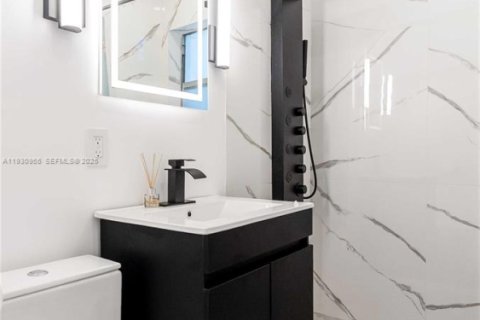 House in Fort Lauderdale, Florida 4 bedrooms, 123.84 sq.m. № 1989956 - photo 17