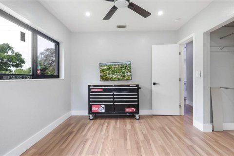 House in Fort Lauderdale, Florida 4 bedrooms, 123.84 sq.m. № 1989956 - photo 12