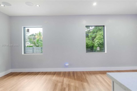 House in Fort Lauderdale, Florida 4 bedrooms, 123.84 sq.m. № 1989956 - photo 4
