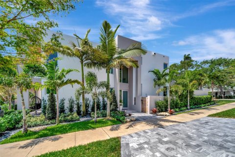 House in Fort Lauderdale, Florida 4 bedrooms, 280.56 sq.m. № 2024940 - photo 2