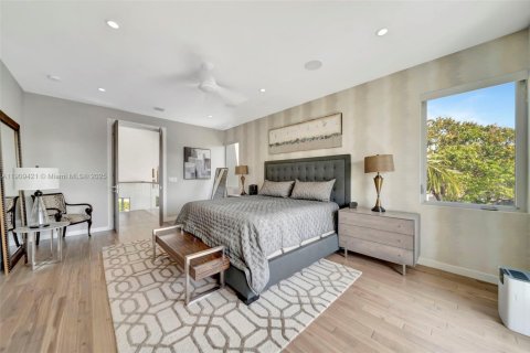 House in Fort Lauderdale, Florida 4 bedrooms, 280.56 sq.m. № 2024940 - photo 29