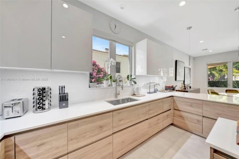 House in Fort Lauderdale, Florida 4 bedrooms, 280.56 sq.m. № 2024940 - photo 14