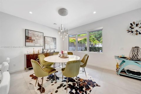 House in Fort Lauderdale, Florida 4 bedrooms, 280.56 sq.m. № 2024940 - photo 15