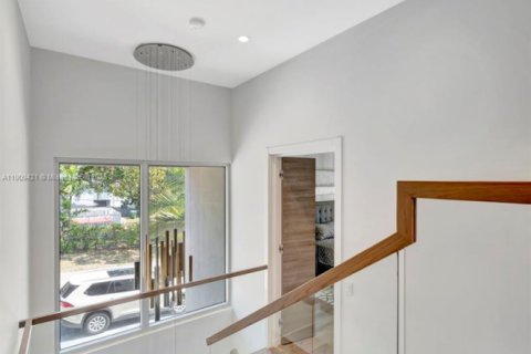 House in Fort Lauderdale, Florida 4 bedrooms, 280.56 sq.m. № 2024940 - photo 24