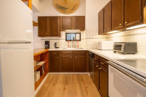 House in Miami, Florida 1 bedroom, 78.6 sq.m. № 1896921 - photo 6