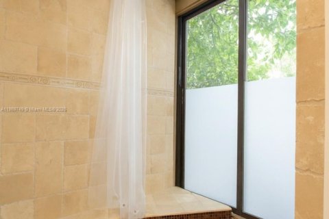 House in Miami, Florida 1 bedroom, 78.6 sq.m. № 1896921 - photo 13