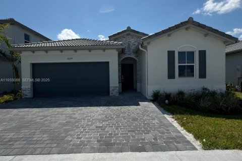 Casa en alquiler en Miami, Florida, 3 dormitorios, 173.73 m2 № 1991870 - foto 1