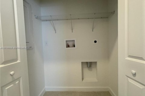 Casa en alquiler en Miami, Florida, 3 dormitorios, 173.73 m2 № 1991870 - foto 24