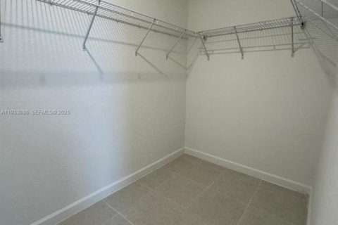 Casa en alquiler en Miami, Florida, 3 dormitorios, 173.73 m2 № 1991870 - foto 22