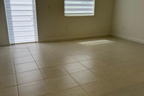 Casa en alquiler en Miami, Florida, 3 dormitorios, 173.73 m2 № 1991870 - foto 18