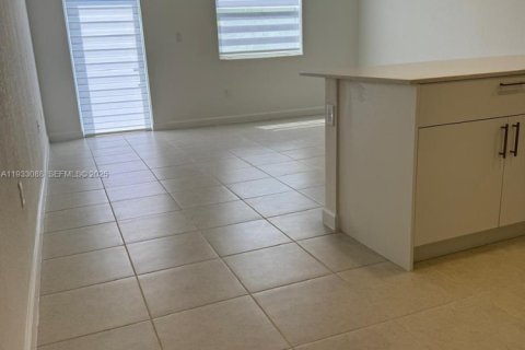 Casa en alquiler en Miami, Florida, 3 dormitorios, 173.73 m2 № 1991870 - foto 19