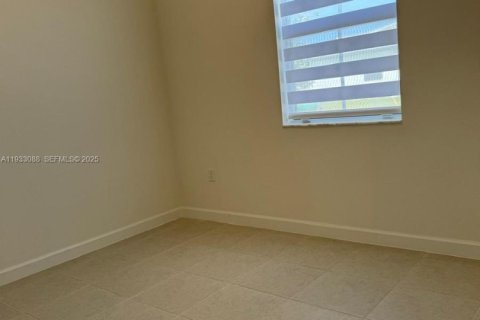 Casa en alquiler en Miami, Florida, 3 dormitorios, 173.73 m2 № 1991870 - foto 7