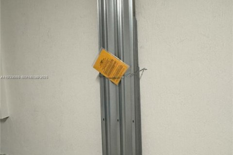 Casa en alquiler en Miami, Florida, 3 dormitorios, 173.73 m2 № 1991870 - foto 26