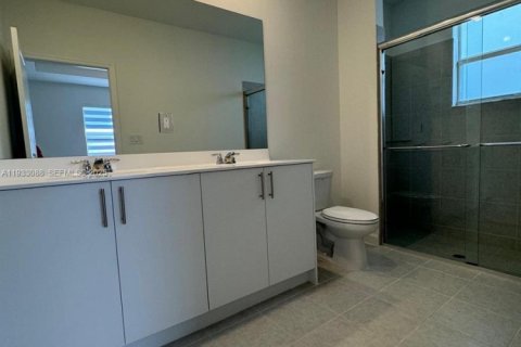 Casa en alquiler en Miami, Florida, 3 dormitorios, 173.73 m2 № 1991870 - foto 23