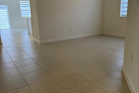 Casa en alquiler en Miami, Florida, 3 dormitorios, 173.73 m2 № 1991870 - foto 13