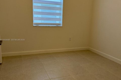 Casa en alquiler en Miami, Florida, 3 dormitorios, 173.73 m2 № 1991870 - foto 8
