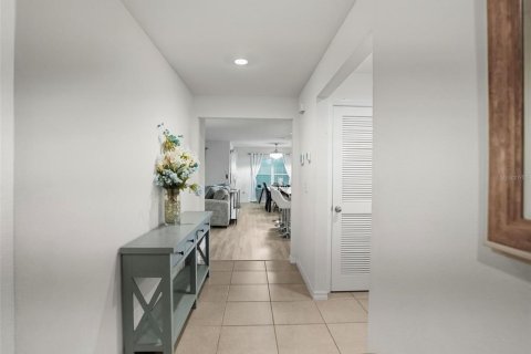 Villa ou maison à vendre à Spring Hill, Floride: 3 chambres, 155.52 m2 № 2410713 - photo 4