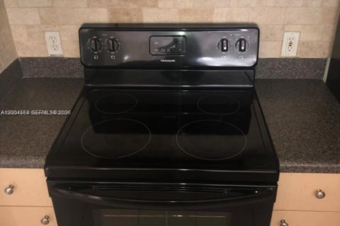 Condo in West Palm Beach, Florida, 1 bedroom  № 2068630 - photo 12