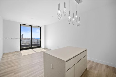 Снять в аренду квартиру в Халландейл-Бич, Флорида 2 спальни, 110.09м2, № 1954603 - фото 12