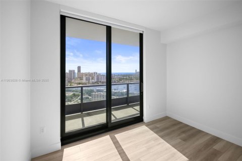 Снять в аренду квартиру в Халландейл-Бич, Флорида 2 спальни, 110.09м2, № 1954603 - фото 27