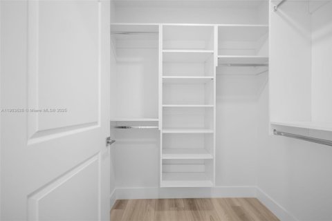 Снять в аренду квартиру в Халландейл-Бич, Флорида 2 спальни, 110.09м2, № 1954603 - фото 24