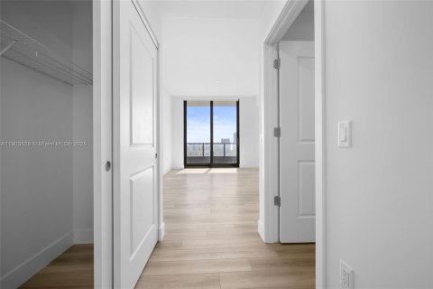 Снять в аренду квартиру в Халландейл-Бич, Флорида 2 спальни, 110.09м2, № 1954603 - фото 25