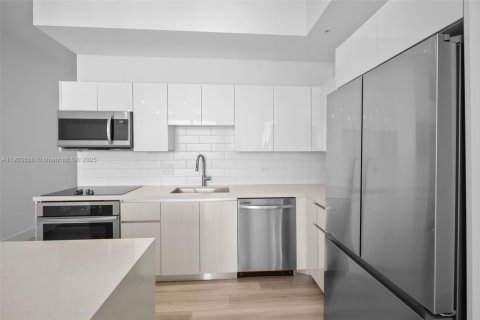 Снять в аренду квартиру в Халландейл-Бич, Флорида 2 спальни, 110.09м2, № 1954603 - фото 3