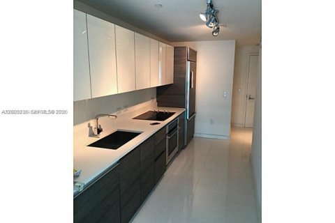 Copropriété à louer à Miami, Floride: 49.24 m2 № 2168345 - photo 2