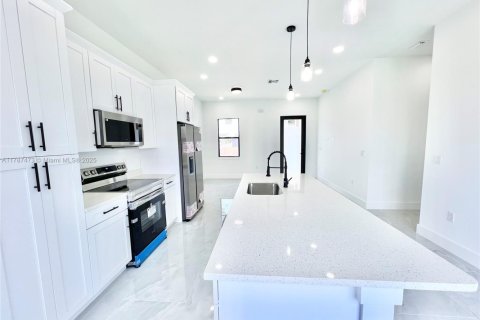 Villa ou maison à vendre à Lehigh Acres, Floride: 3 chambres, 98.2 m2 № 1983191 - photo 4