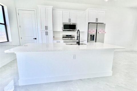 Villa ou maison à vendre à Lehigh Acres, Floride: 3 chambres, 98.2 m2 № 1983191 - photo 3