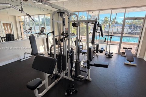 Condominio en venta en North Miami, Florida, 2 dormitorios, 83.98 m2 № 2033017 - foto 3