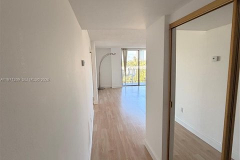 Condominio en venta en North Miami, Florida, 2 dormitorios, 83.98 m2 № 2033017 - foto 7