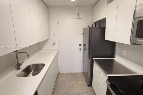 Condominio en venta en North Miami, Florida, 2 dormitorios, 83.98 m2 № 2033017 - foto 19