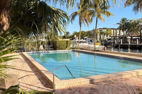 Condominio en venta en North Miami, Florida, 2 dormitorios, 83.98 m2 № 2033017 - foto 2