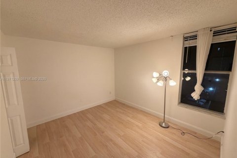 Condominio en venta en North Miami, Florida, 2 dormitorios, 83.98 m2 № 2033017 - foto 26