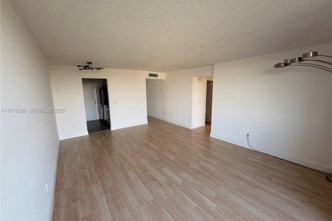Condominio en venta en North Miami, Florida, 2 dormitorios, 83.98 m2 № 2033017 - foto 10
